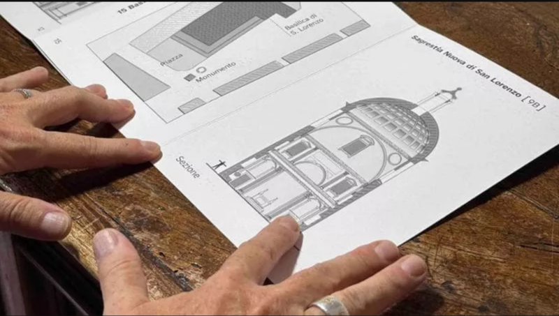 nelle cartine si trovano sia segni in rilievo per i monumenti che linguaggio braille