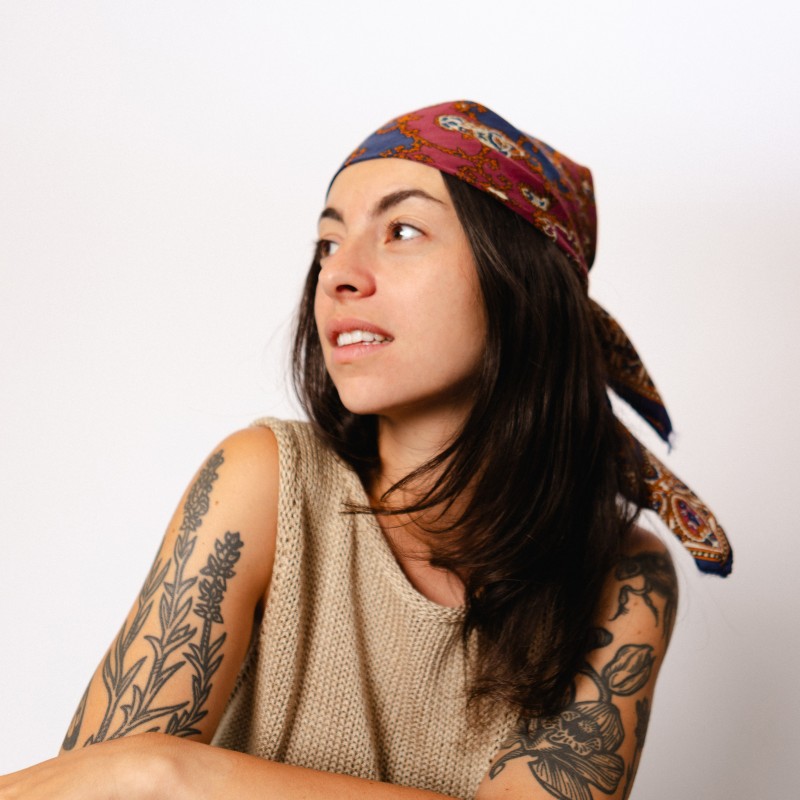 Francesca Arfilli che riflette la sua creativita anche nel suo aspetto estetico