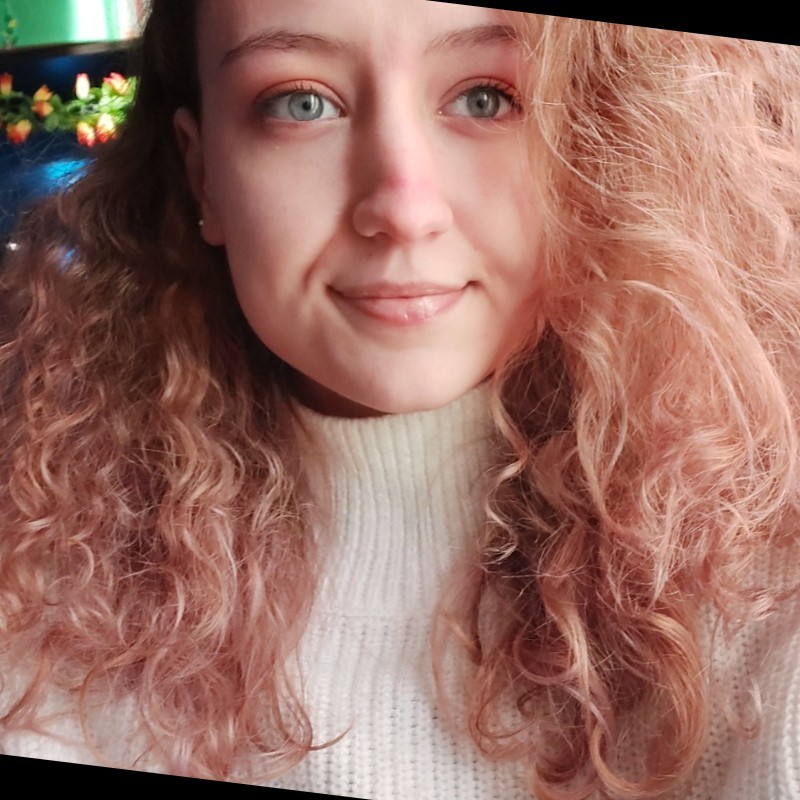 ritratto sorridente della giovane e determinata Patricia Scorici